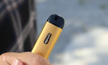 Zo makkelijk is het om als kind aan vapes te komen