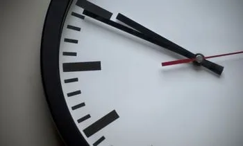 Zo weinig bespaart een huishouden door de zomertijd