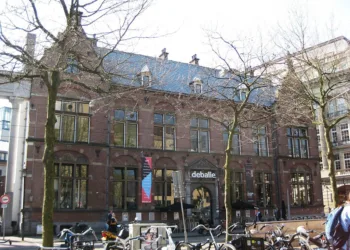 Russian artist refused entry to Netherlands over asylum fears