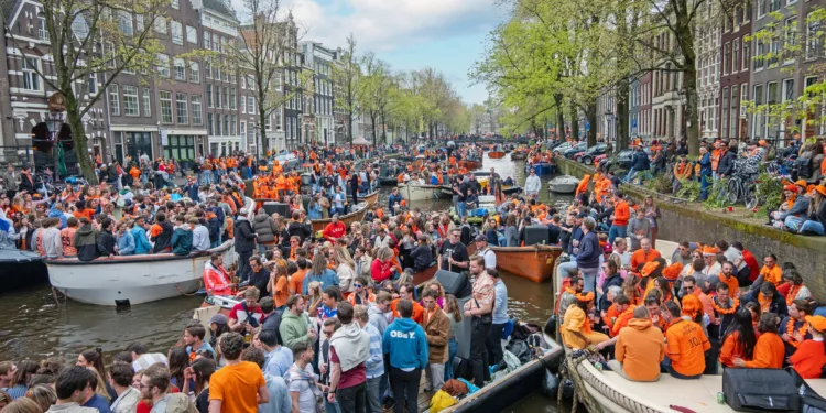 Koningsdag will be dry but Koningsnacht revelers need a coat