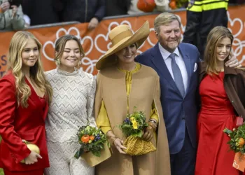 Royals mark King’s Day with Frisian sports in Dokkum