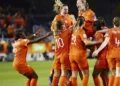 Gehavende Oranjevrouwen verrassen Frankrijk in WK-kwalificatie