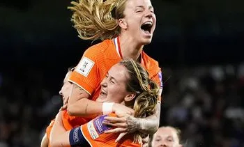 Voetbalsters blijven koploper in kwalificatie na 1-1 in Frankrijk