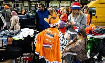 Koningsdag wordt gevierd op vrijmarkten en festivals