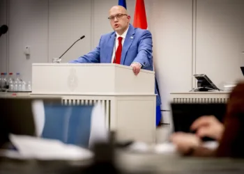 PVV threatens last minute senate revolt over asylum reforms