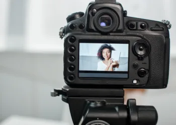 Influencers should make it clear they are not experts, MPs say