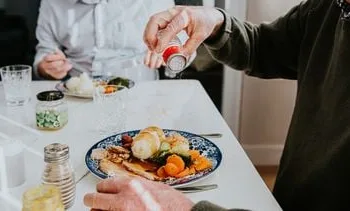 Nederlanders eten ongemerkt een kilo te veel zout per jaar