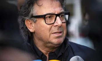 Marco Borsato breekt en kneust ribben door fietsongeluk