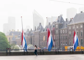KNMI: code geel voor flinke buien tijdens dodenherdenking