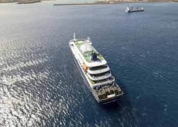 Cruise ship passengers stranded at sea after hantavirus outbreak