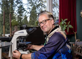 Forensisch patholoog Frank van de Goot (60): ‘Gooi mij in een kuil met menselijke resten en ik ben gelukkig’