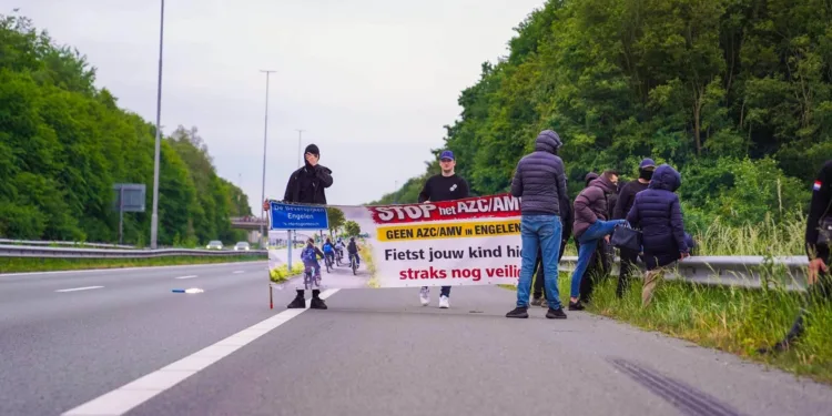 A59 bij Den Bosch weer vrijgegeven, demonstranten van snelweg af