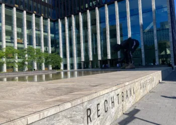 Prosecution office wants four years for corrupt court worker