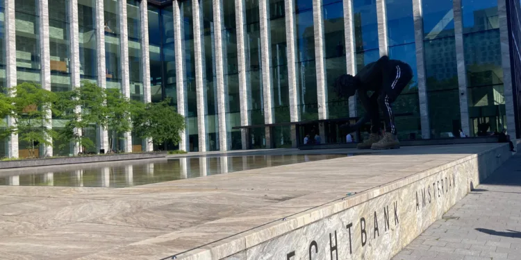 Prosecution office wants four years for corrupt court worker