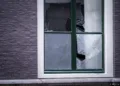 Verdachte aangehouden voor explosie bij partijkantoor van D66