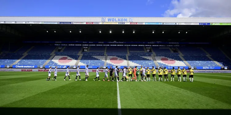 NAC wint gestaakt duel met Heerenveen in leeg Abe Lenstra Stadion