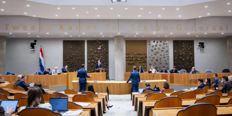 Vertrouwen in politici en Tweede Kamer op dieptepunt