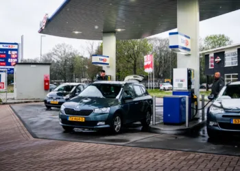 Benzine duur door oorlog Iran, maar zo tank je wél goedkoop: ‘Scheelt 100 euro per 1000 kilometer’