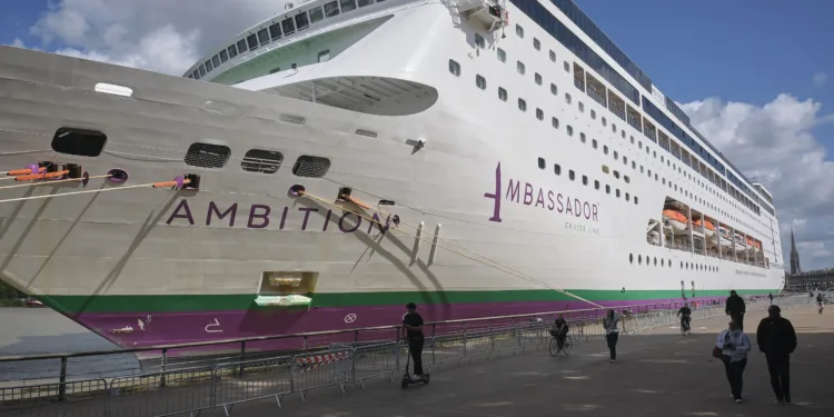 Norovirus-uitbraak op cruiseschip: één dode, 1700 mensen in quarantaine