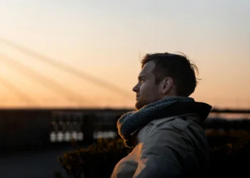 Peter (46): ‘Ik baal dat onze zoon de Toneelschool boven een rechtenstudie kiest, wat moet ik doen?’