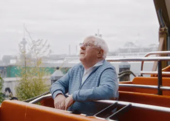 Hennie (76) van pretpark Rotterdam krijgt op tv trap na: ‘Er zijn spullen meegenomen, te triest voor woorden’