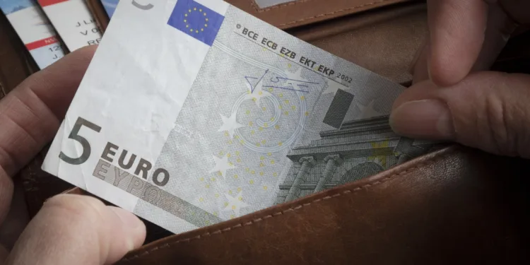 ING ziet 6 op de 10 Nederlanders bezuinigen: vooral vakanties en etentjes sneuvelen