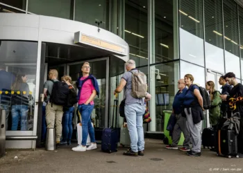 Schiphol onzeker over wachttijden na wijziging beveiligingsaanpak