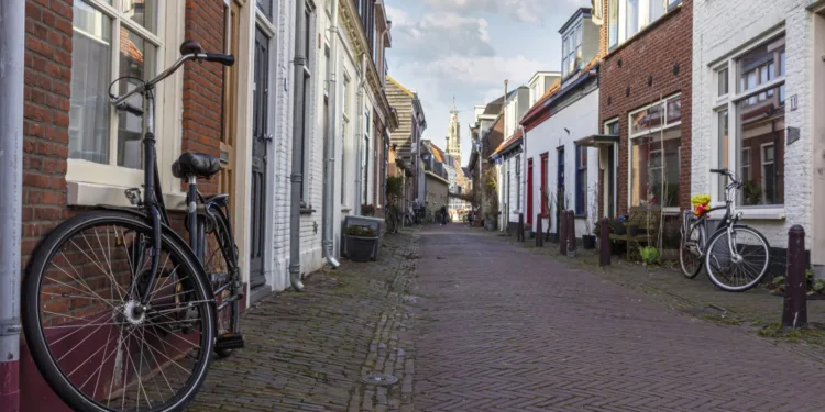 Most Dutch home buyers face unfair bidding, study finds