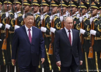 Xi begroet Poetin in Grote Hal van het Volk in Beijing