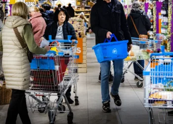 Let op: deze populaire borrelsnack uit de supermarkt blijkt metaaldeeltjes te bevatten