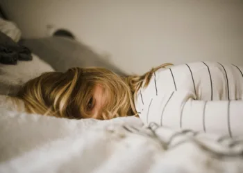 Burn-out, depressie en ziekteverzuim: terugkeer naar werk blijkt zware klap voor moeders