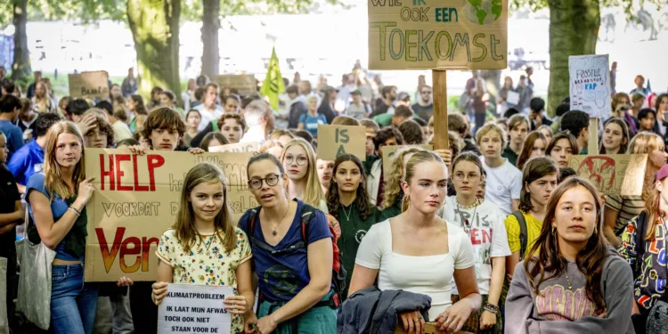 Onderzoek onder jongeren: klimaatstress groeit nu eten en energie duurder worden