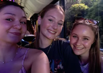 Harry Styles-fans hoeven einde concert niet te missen: 3FM-bus brengt Iris (17) gratis thuis