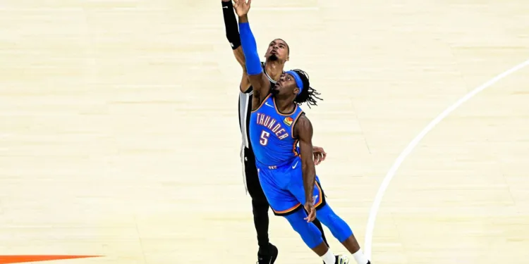 Basketballers San Antonio naar finale na zege bij Oklahoma City