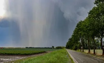 Van 27 graden naar code geel en hagel: onstuimig weer op komst