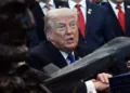 Trump kondigt hogere importheffing op auto’s en trucks uit EU aan