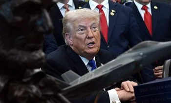 Trump kondigt hogere importheffing op auto’s en trucks uit EU aan