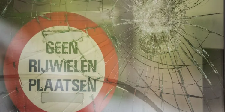 Mayors condemn continuing violent anti-refugee protests