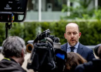 Cabinet pushes faster deportations and tighter border checks