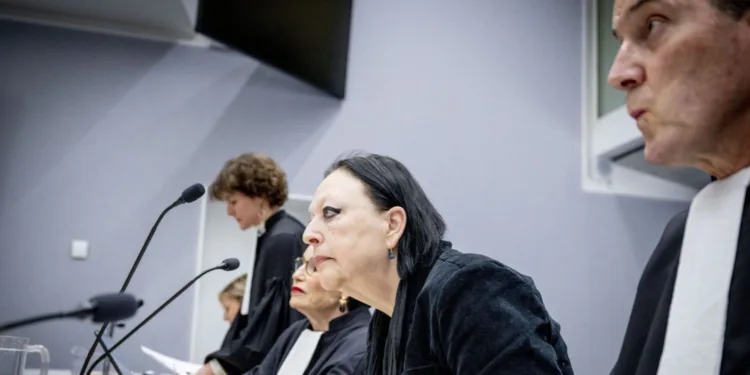 Court convicts Taghi lawyer but does not send her back to jail