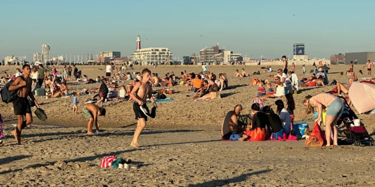 Extra precautions at holiday events as heat set to soar past 30C