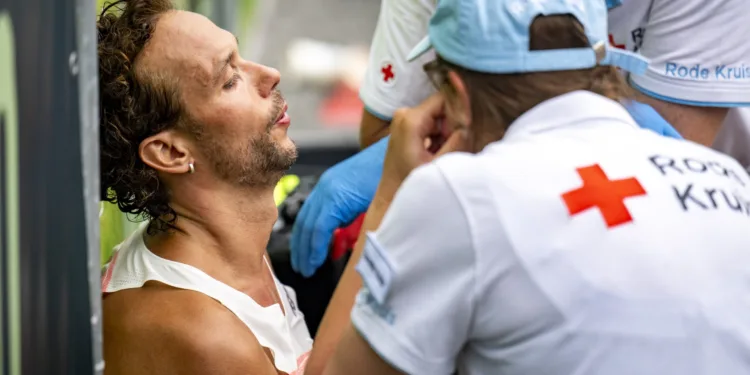 Runners in Groningen marathon treated for heat exhaustion