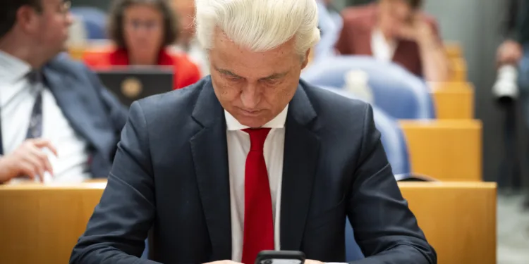 Onderzoek onder politici: lokale volksvertegenwoordigers keren X massaal de rug toe