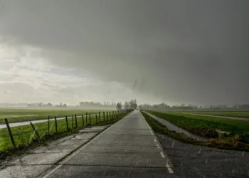 Storms and heavy hail ahead as warm spell ends