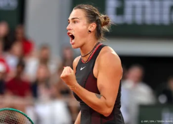 Sabalenka verslaat Osaka en bereikt kwartfinale op Roland Garros