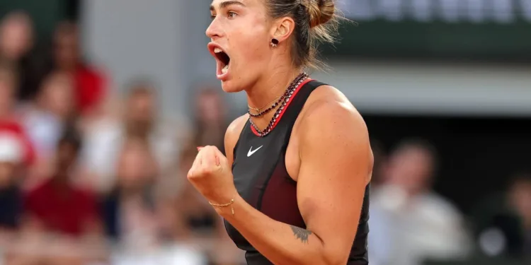 Sabalenka verslaat Osaka en bereikt kwartfinale op Roland Garros