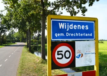Politie onderzoekt racistische leuzen bij brand Wijdenes: ‘Het zijn Turkse mensen die daar werken, heel aardig’