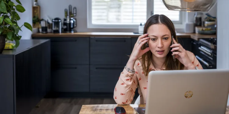 52 procent van thuiswerkers kookt tijdens werktijd: wanneer wordt dat dagdieverij?