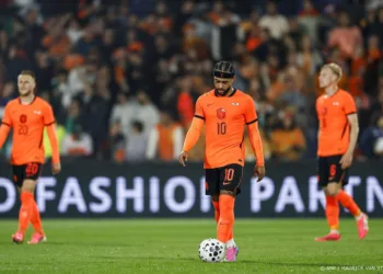Oranje verliest voorlaatste oefenduel voor WK van Algerije (0-1)